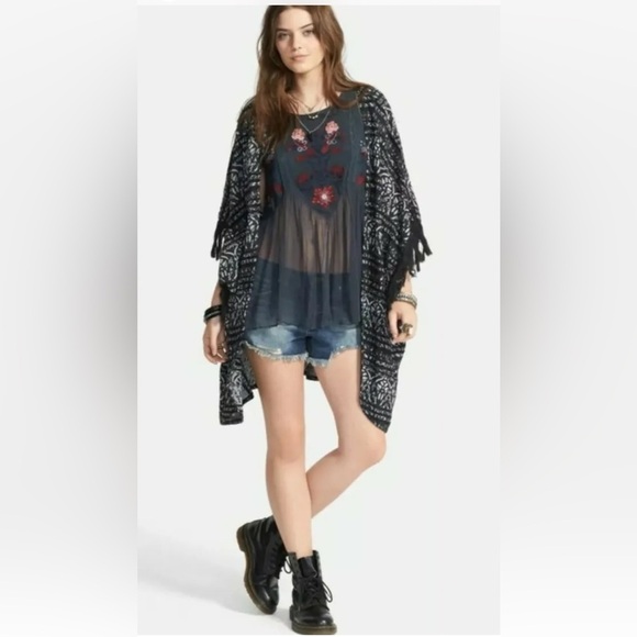 Free People Black Pattern Fringe Kimono Cardigan Size M/L Rare ASO Selena Gomez - Picture 5 of 15